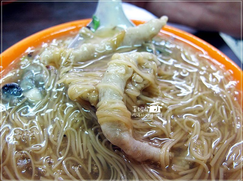 [中和美食] 就愛銅板小吃的CP值! 甜不辣/蚵仔麵線既吃巧又能吃飽，津喜真驚喜!!(恭喜本文榮登YAHOO首頁吃喝玩樂版精選文)