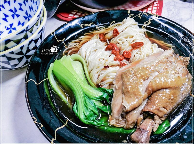 烹飪筆記│雙月禮盒開箱文│送禮自用兩相宜的滋補雞湯禮盒，一包升級變一鍋的藥膳料理（附實作影片）