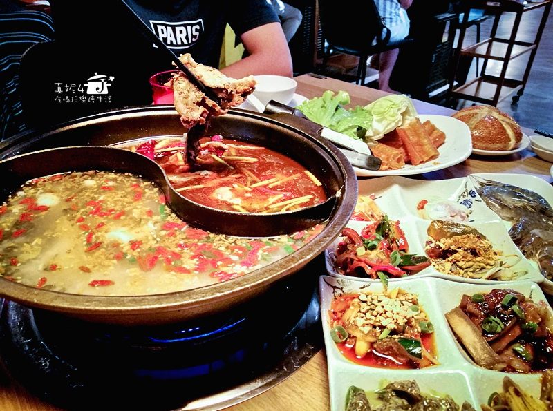 中山區吃到飽│川夜宴-15款特色火鍋吃到飽，同事聚餐/謝師宴/家族圍爐，賓主盡歡的餐廳