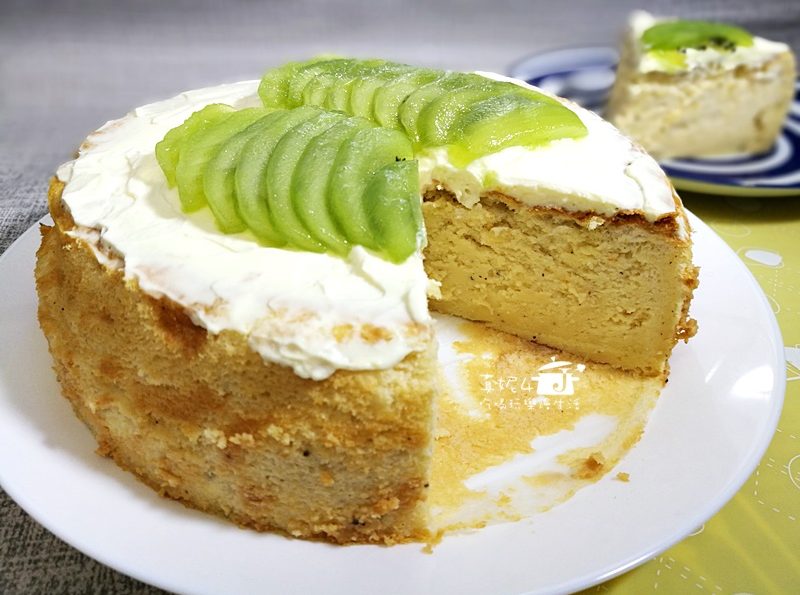 烘焙筆記│奇異果魔法蛋糕，保留塊狀的蛋白霜才能製造不同層次的口感(附實作影片)