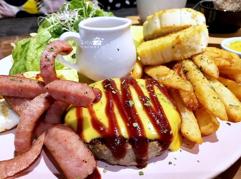 木柵興隆路│呆呆熊-早午餐兩佰元有找!有WIFI.不收服務費.服務親切.環境優.消費實惠(附菜單)