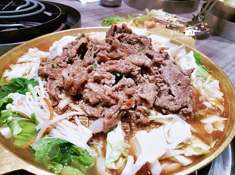 新店小碧潭│雪嶽山韓式料理 好吃會上癮的$250銅盤烤肉.$180石鍋拌飯.$160湯飯.$60開胃韓式小菜(附菜單)