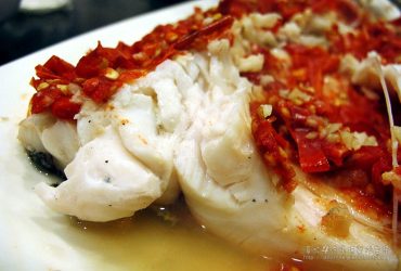 [捷運美食-中正紀念堂站] 倆邀邀食堂鮮魚火鍋，一魚兩吃厚實肥鮮大頭鰱，不裹粉天然膠原蛋白美味一百分