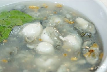 YAHOO首頁推播文~蒜酥鮮蚵│洗蚵用這招，去腥去黏液不用再擔心蚵又洗破了