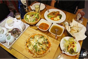 【新店大坪林複合式餐廳】披薩斜塔│不吃不可32款披薩，新店區最靓約會秘境，懷舊的華麗背景好拍到爆!