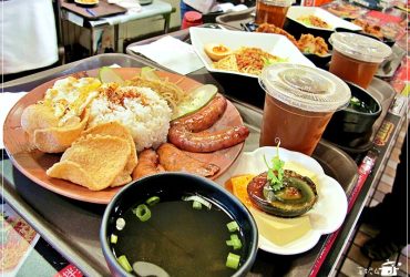 YAHOO首頁推播文~這味泰泰Rice│市政府轉運站統一時代美食街，新式泰味乾拌麵省荷包的佰元套餐