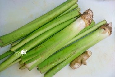 豆瓣醬燒芋梗│削芋頭為什麼會手癢?要這樣做才不會咬手和喉嚨癢..By真妮4廚記