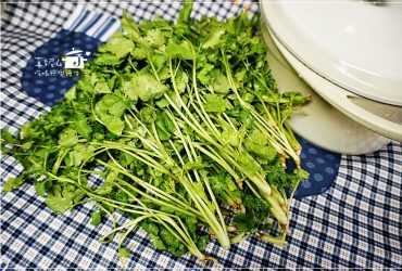 [蔬菜食譜] 香菜根水。保養腎臟不用花大錢，便宜蔬菜就可以做到了!
