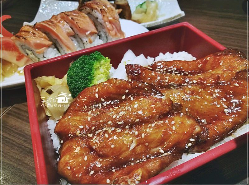 <新店日本料理>松町和風小舖好吃嗎?首推份量多海鮮火鍋及毛毛蟲壽司還有蒲燒鯛魚丼(附最新菜單)