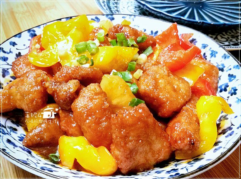 烹飪筆記│咕咾肉，要放鳳梨才會有鹹酸甜的風味，裹粉再炸肉塊才會嫩