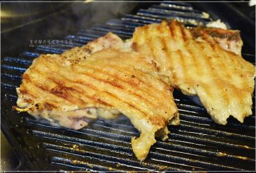 烹飪筆記│黃金脆皮蔥油雞腿排。3步驟就可以收攏家人的胃。是大菜也是家常菜