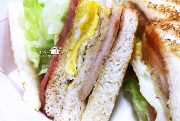 新店中正路早午餐│QBurger-新店中正店，明亮乾淨的空間用餐真舒服(可刷卡可街口)(附菜單)