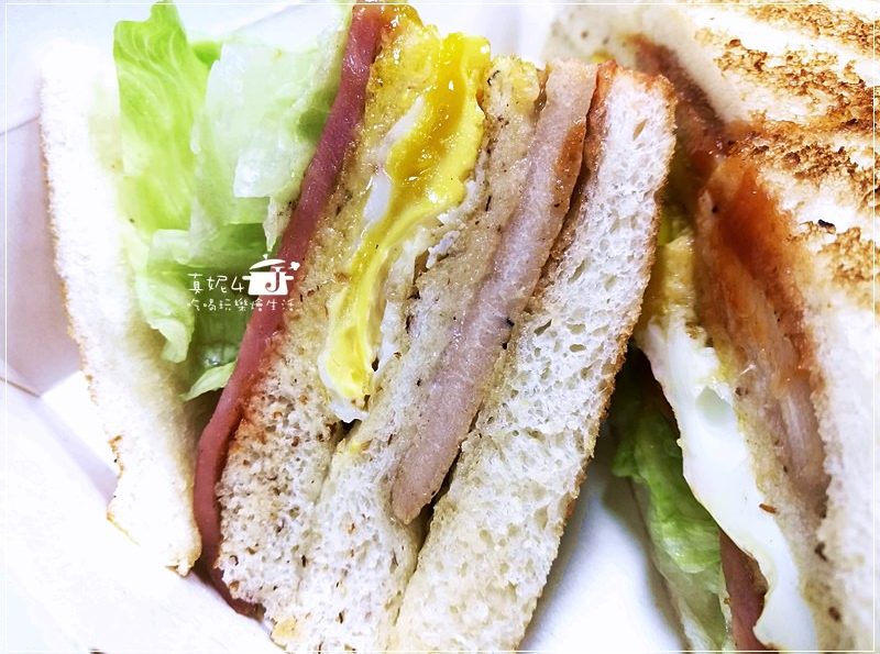 新店中正路早午餐│QBurger-新店中正店，明亮乾淨的空間用餐真舒服(可刷卡可街口)(附菜單)