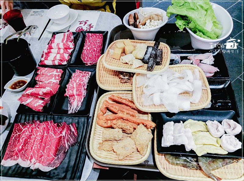 信義區吃到飽│貴婦百貨$800元和牛火鍋吃到飽，滿堂紅-信義BELLAVITA店(附菜單)