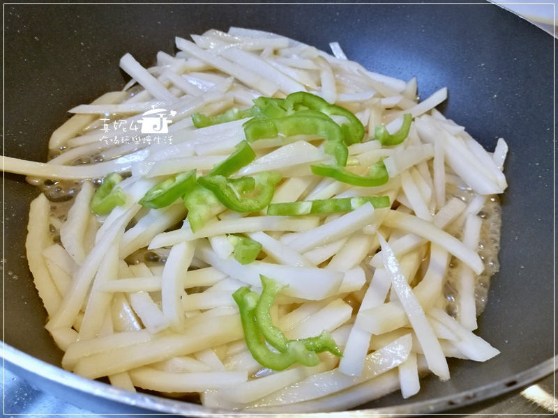 中餐廳裡張亮的泡椒土豆做法